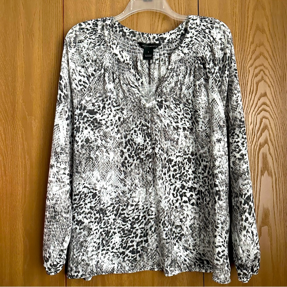 Women’s Gray and White Patterned Blouse, NWT, L